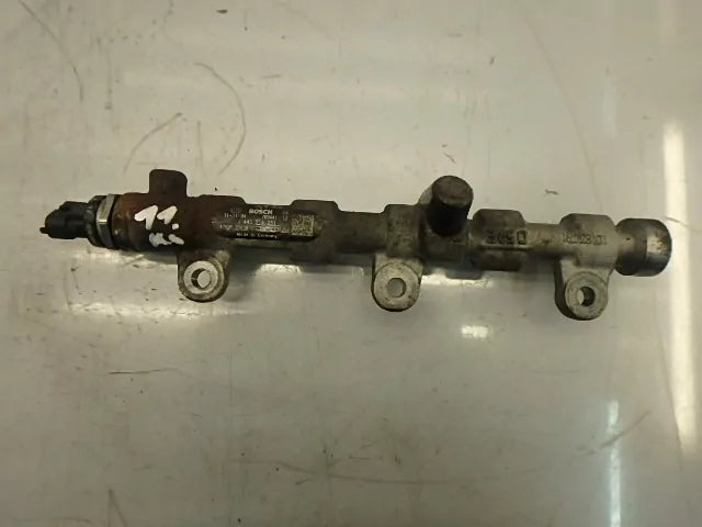 Rampa inyectora Opel Renault Renault Vivaro E7 Trafic II 2.0 dCi CDTI M9R786 M9R 8200839258