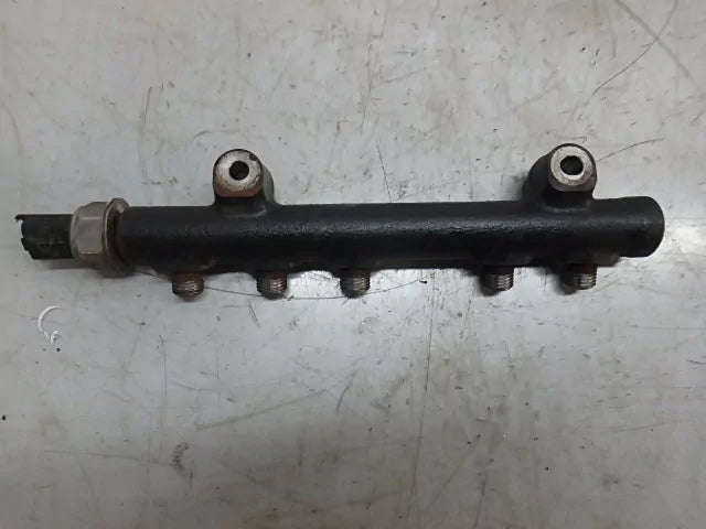 Rampa inyectora Ford Fiesta VI 1.4 TDCi 70 PS KVJA 9685297580 DE104453