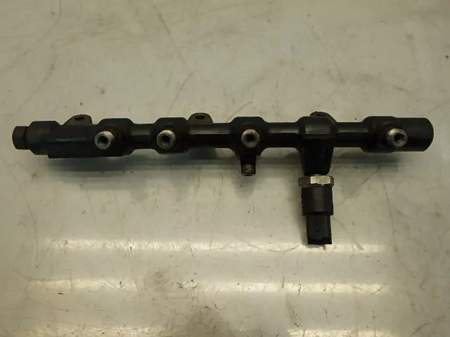 Rampa inyectora Kia Sedona MK Carnival II 2.9 CRDi J3 31500-4X500 DE14148110