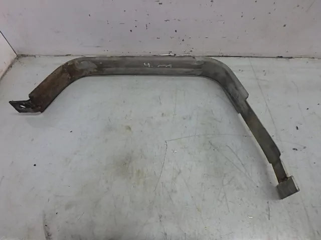 Soporte depósito de combustible Isuzu volante a la derecha RHD 2.5 4JK1-TC DE148815