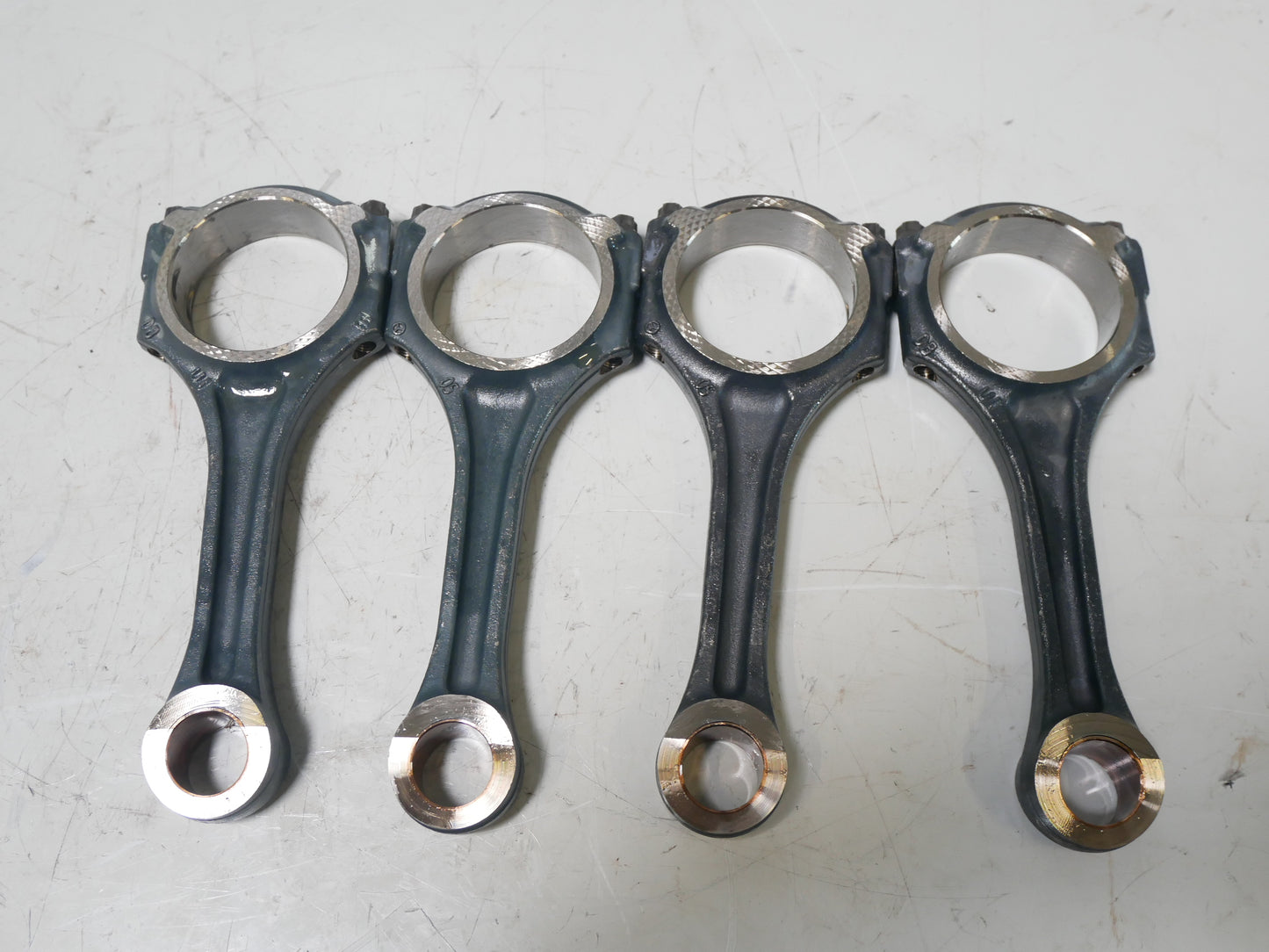 4 x biela Biela – Mercedes‑Benz C300 2.0 W205 A205 S205 M274.920 M274 274.920