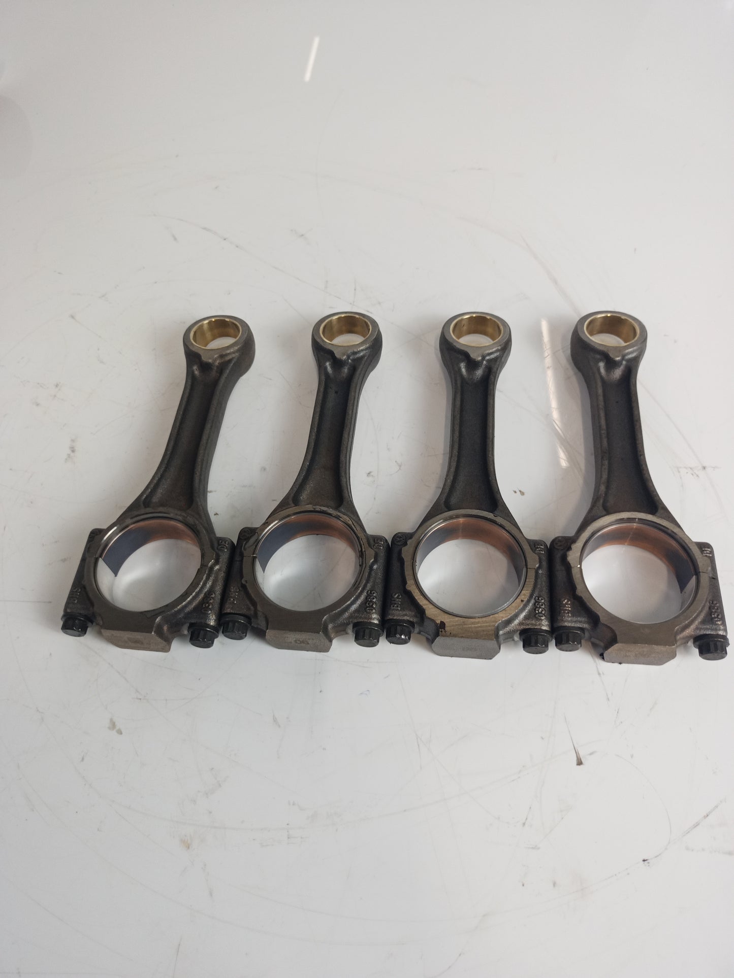 4 x bielas – Audi Seat Skoda Volkswagen A3 Octavia Golf Touran 1,9 TDI BXE 038105401j
