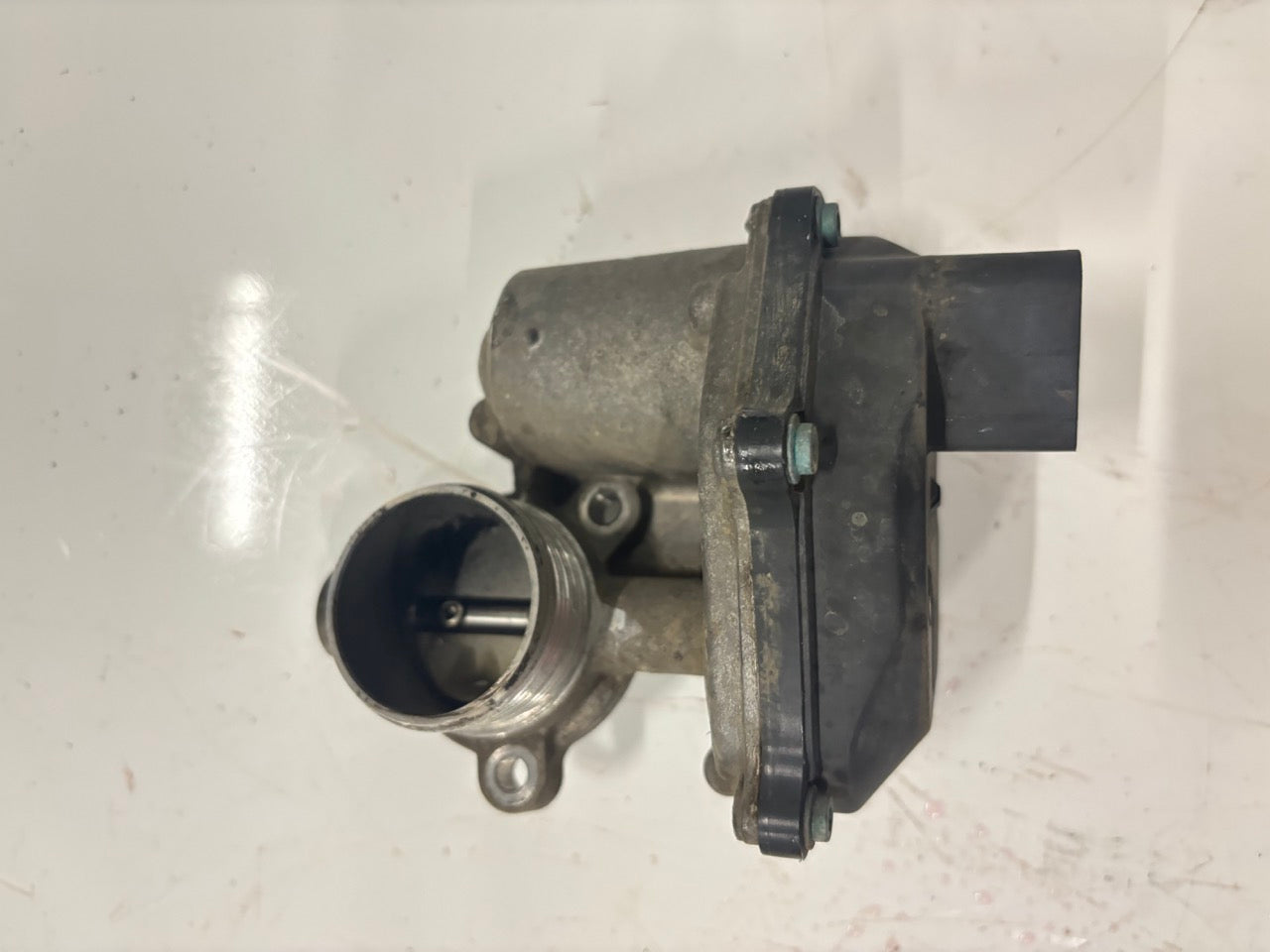 Válvula de estrangulación – Audi Seat Skoda Volkswagen 1,6 TDI DGTE DGT 04L131501M