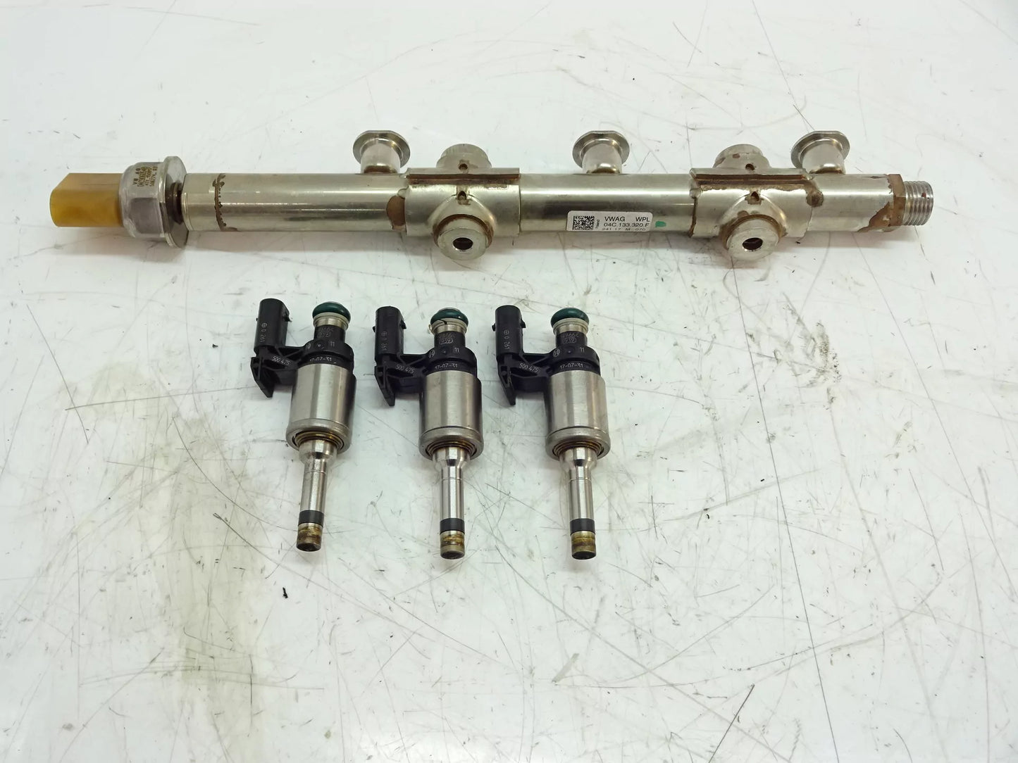 Rampa de inyección Audi Volkswagen Seat Skoda Leon T-Roc 1,0 TSI CHZ CHZA CHZC 04C133320F