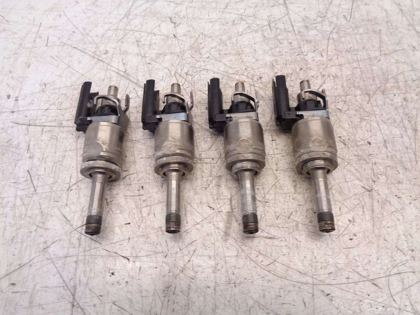 inyector de combustible Volvo V90 235 236 2.0 T8 Plug in Hybrid B4204T35 31465787 4 unidades