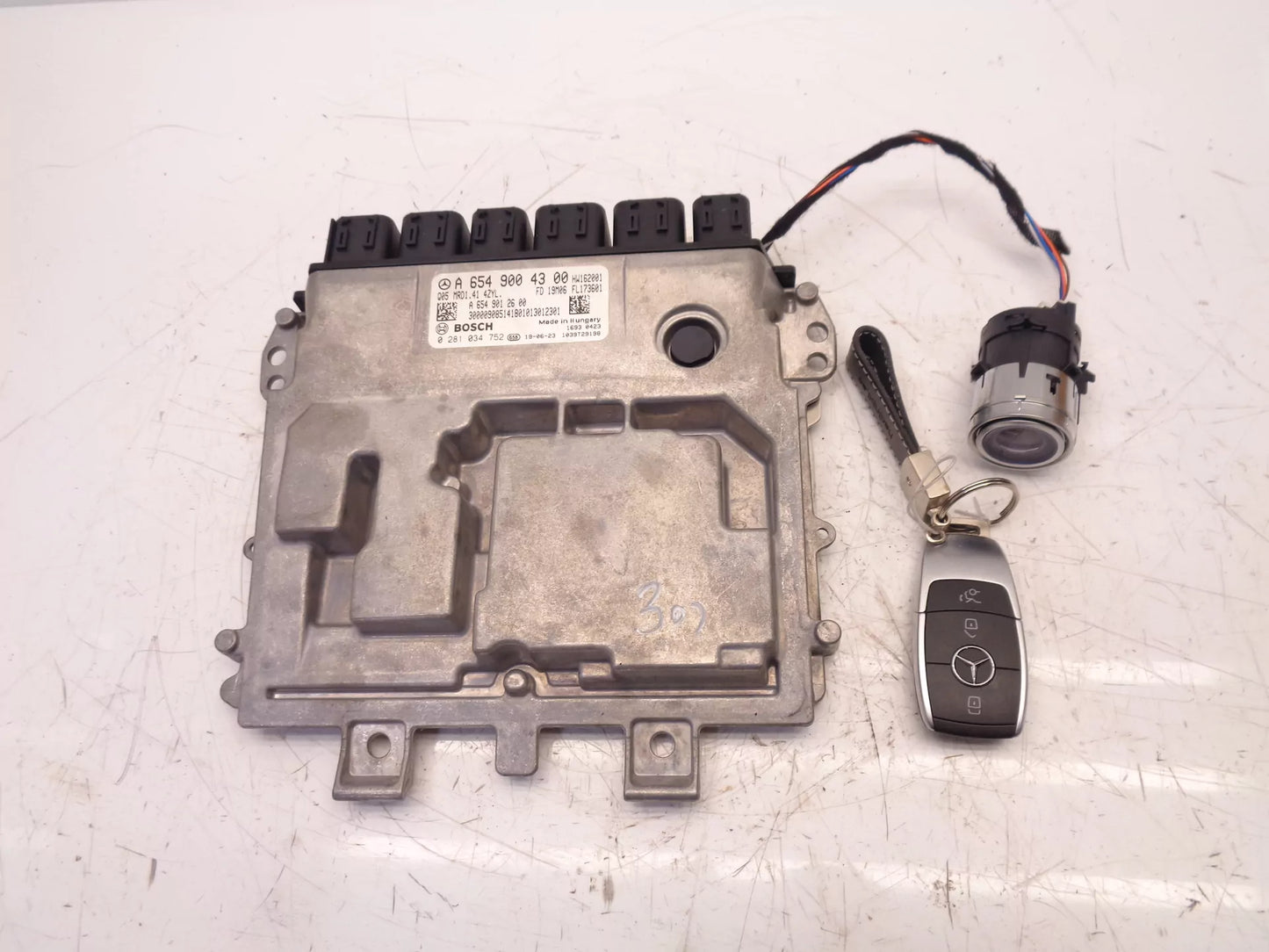 Centralita Mercedes-Benz W205 C205 2,0 CDI A6549004300 mit Schlüssel