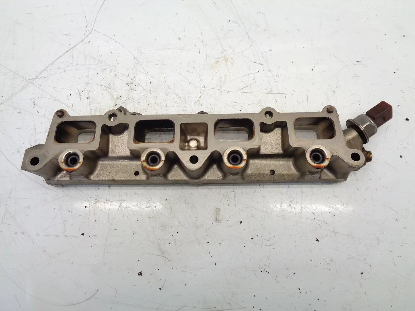 Rampa inyectora Volkswagen Golf Jetta 1.4 TSI CAVD CAVC CAV GK284AHBDE