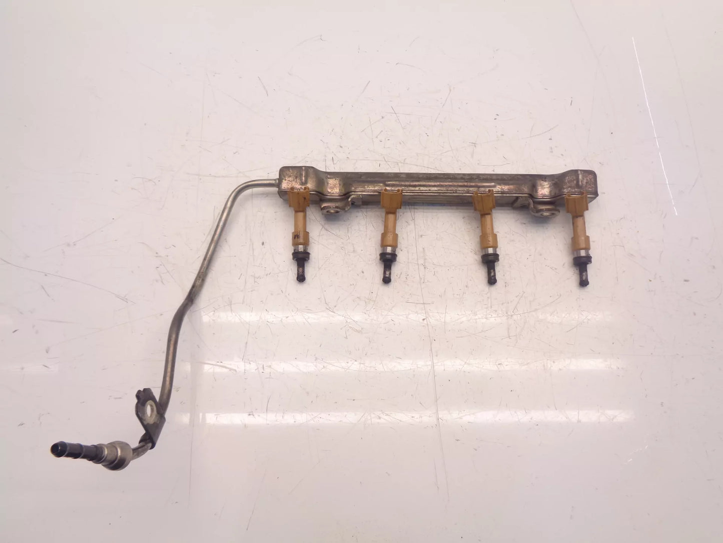 Rampa de inyección Toyota Auris E18 1,8 Hybrid 2ZR-FXE 2ZR