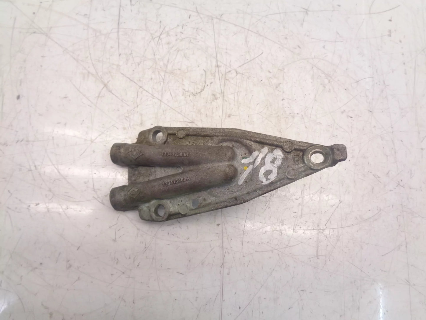 Tapa de distribución Dacia Sandero Logan 1,0 SCe B4D401 B4D 130415408R