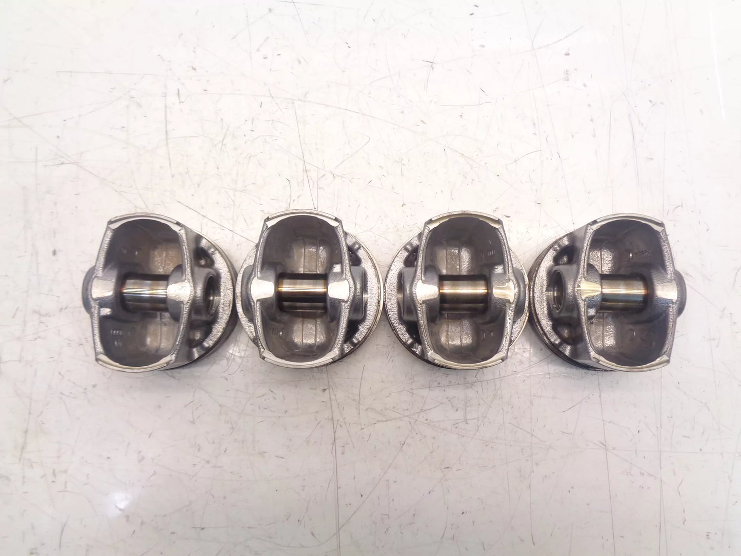 Pistón Volkswagen Volkswagen Scirocco 1,4 TSI TFSI CZCA CZC 04EGF 4 unidades