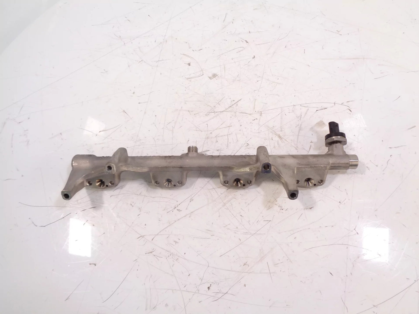 Rampa de inyectores BMW 2,0 330 e Hybrid B48B20A B48 7639979