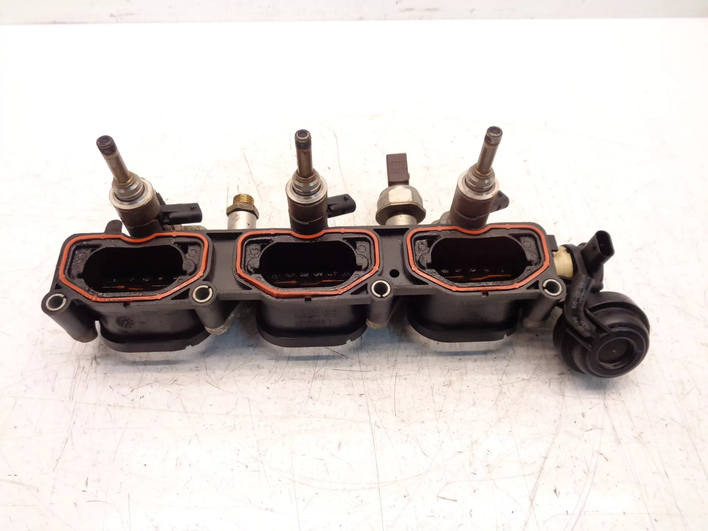 Rampa de inyectores Audi 3,0 TFSI Quattro CCA CCAA 06E133109AB