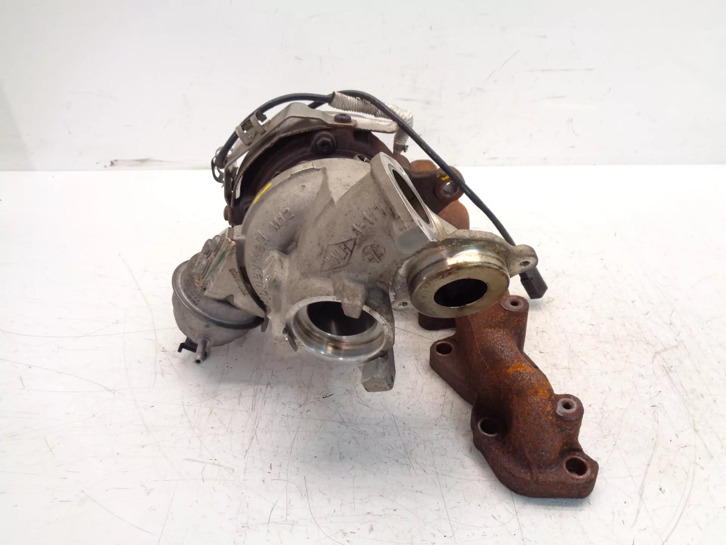 Turbocompresor Volkswagen Audi Tiguan Scirocco CC Q3 2.0 TDI CUWA CUW 04L253010E