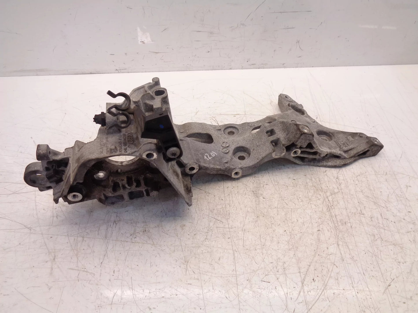 Soporte Audi 2,0 TDI DETA DET 04L903143B