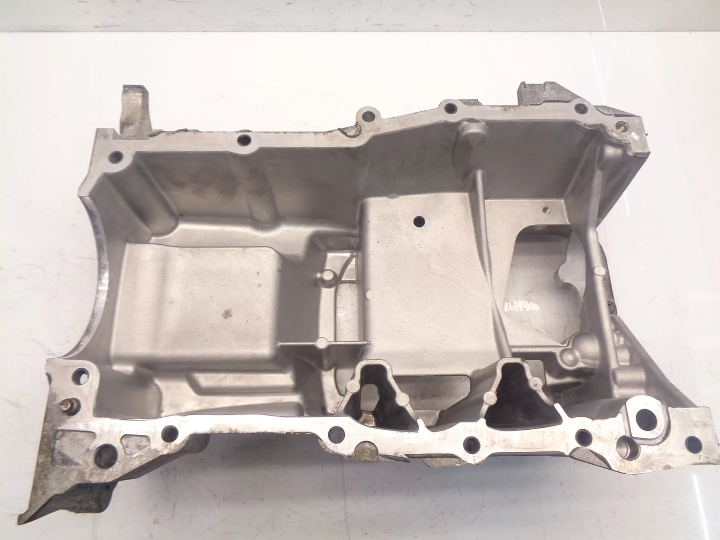 La Parte Superior Del Cárter De Aceite Toyota 1,8 Hybrid 2ZR-FXE 2ZR 10460