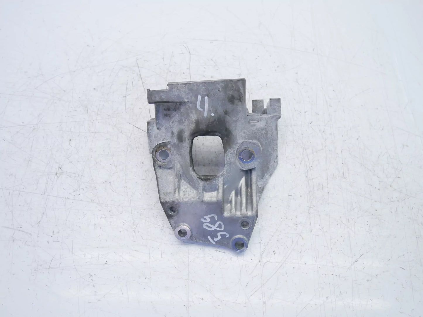 Soporte Porsche 4,2 D Diesel V8 CUDC MCU.DC 057130147AF