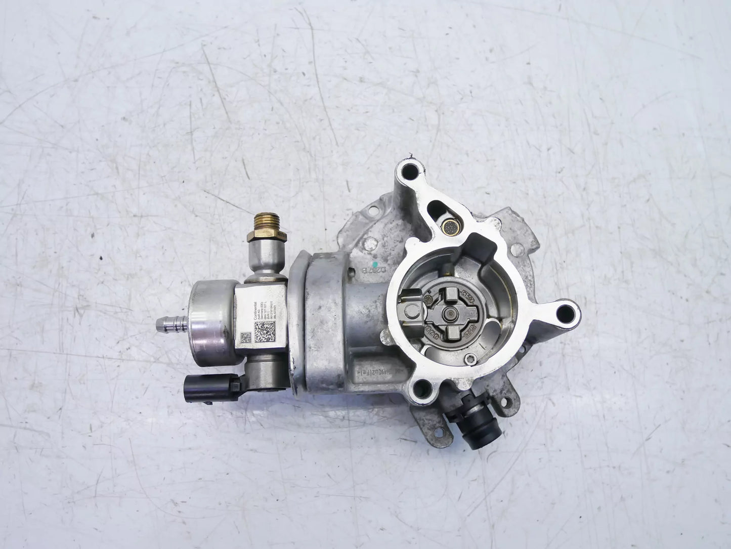 Bomba de vacío Volkswagen Audi 2,0 40 TFSI GTI DKZC DKZ 06K145100AE mit Bomba de combustible
