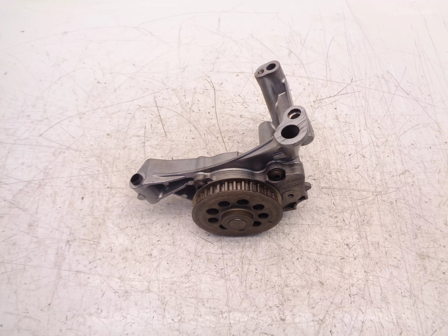 Bomba de aceite Volkswagen Volkswagen 1,6 TDI Diesel CAYC CAY 03L115105C
