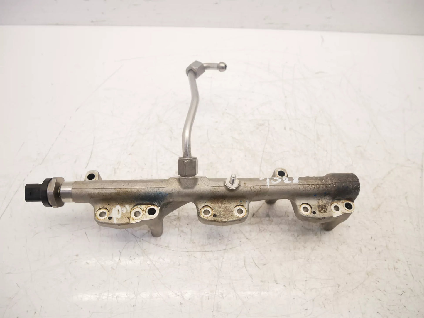 Rampa de inyectores BMW 1,5 gasolina B38B15A B38 7639975