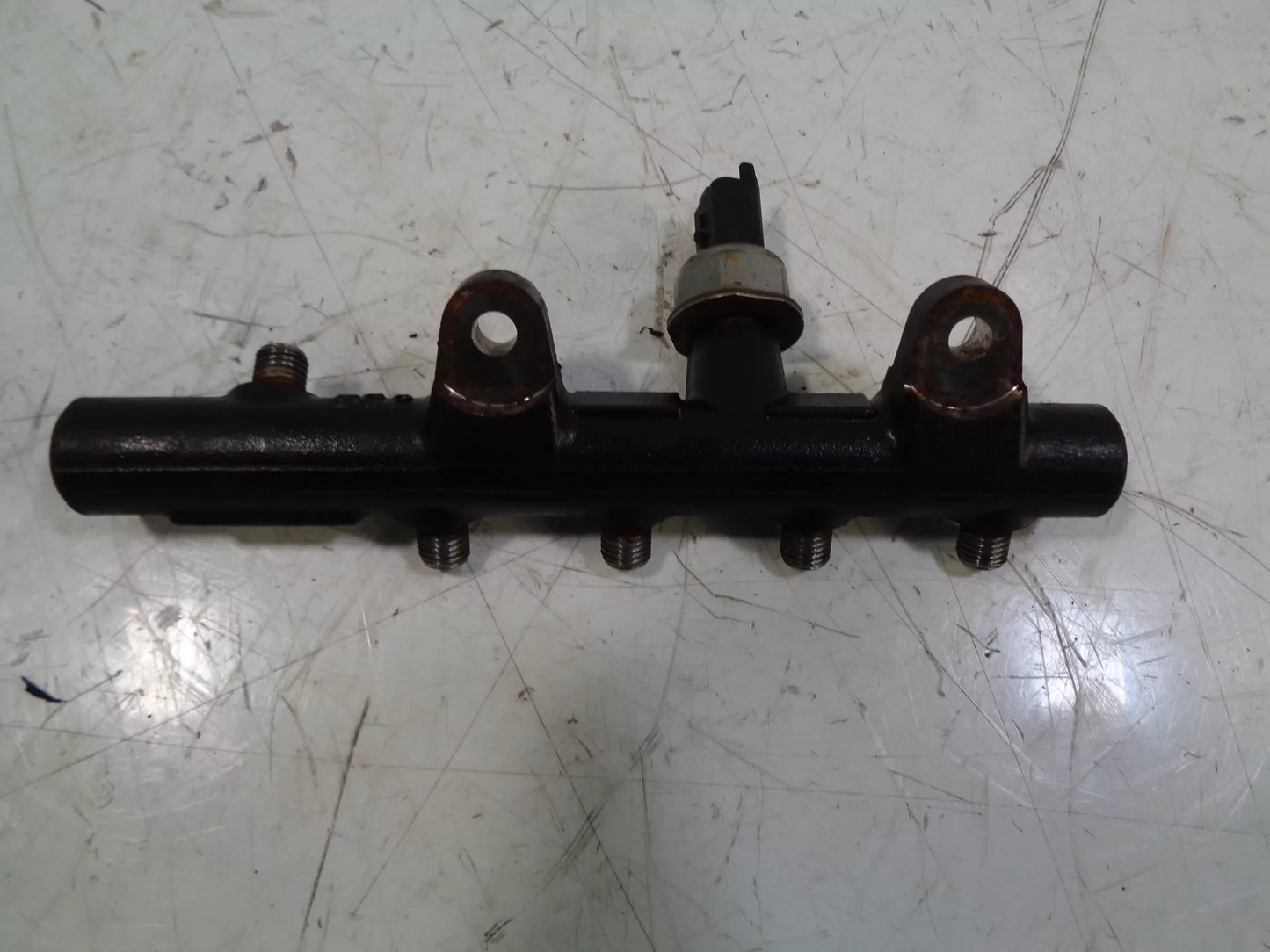 Rampa inyectora Nissan Renault 1,5 dCi K9K646 15210651R