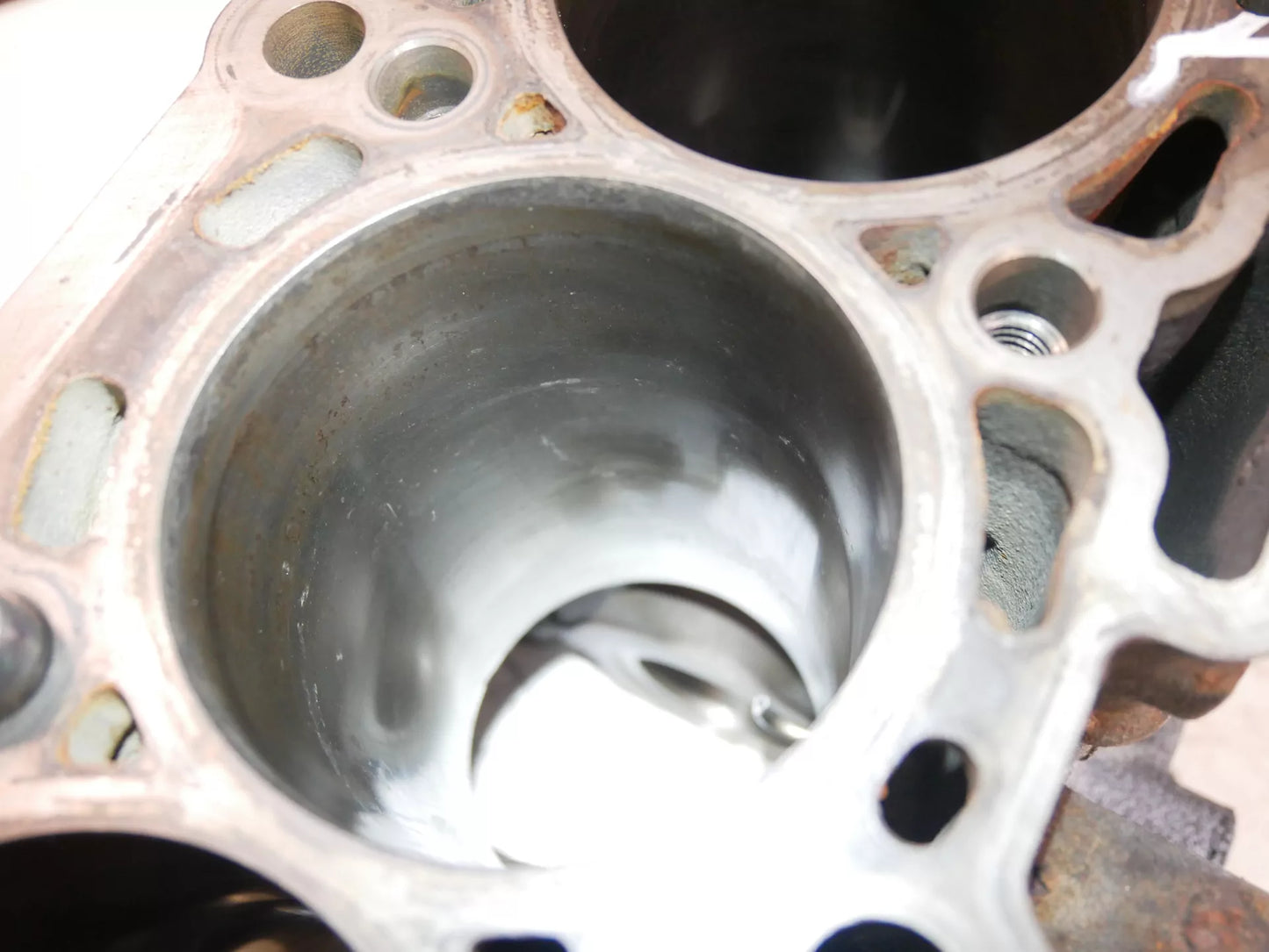 Bloque de motor Defecto Volkswagen 2,0 TDI CBDC 03L023A