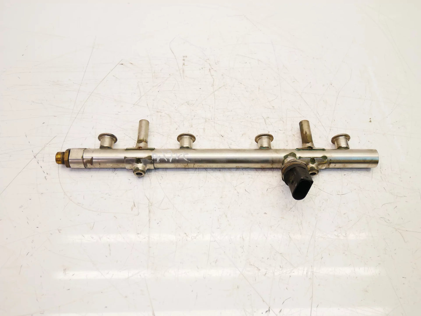 Rampa de inyectores Volkswagen Volkswagen 2,0 R 4 motion CJXC CJX 06K133317G