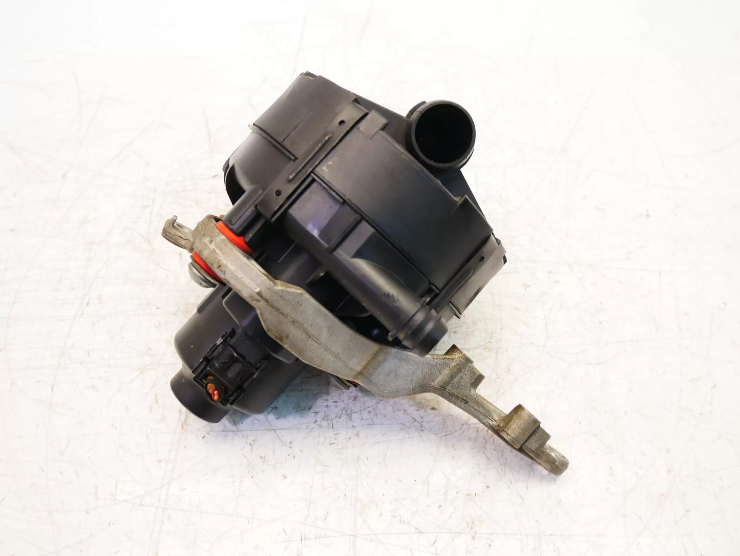 Bomba de aire secundario Mercedes-Benz 4,7 450 4-matic M273.923 A0001405185