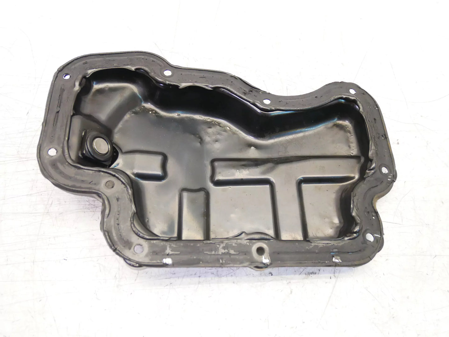 La Parte Inferior Del Cárter De Aceite Renault 0,9 TCE 90 H4BT408 H4B 111116195R