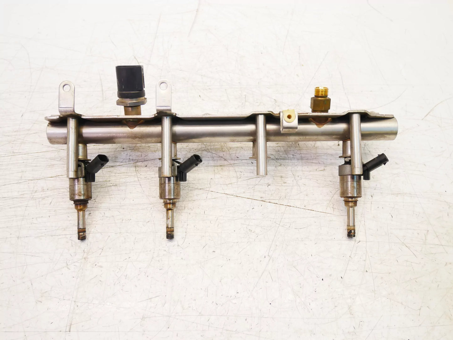 Rampa de inyectores Audi 1,8 TFSI CABD CAB 06J133317