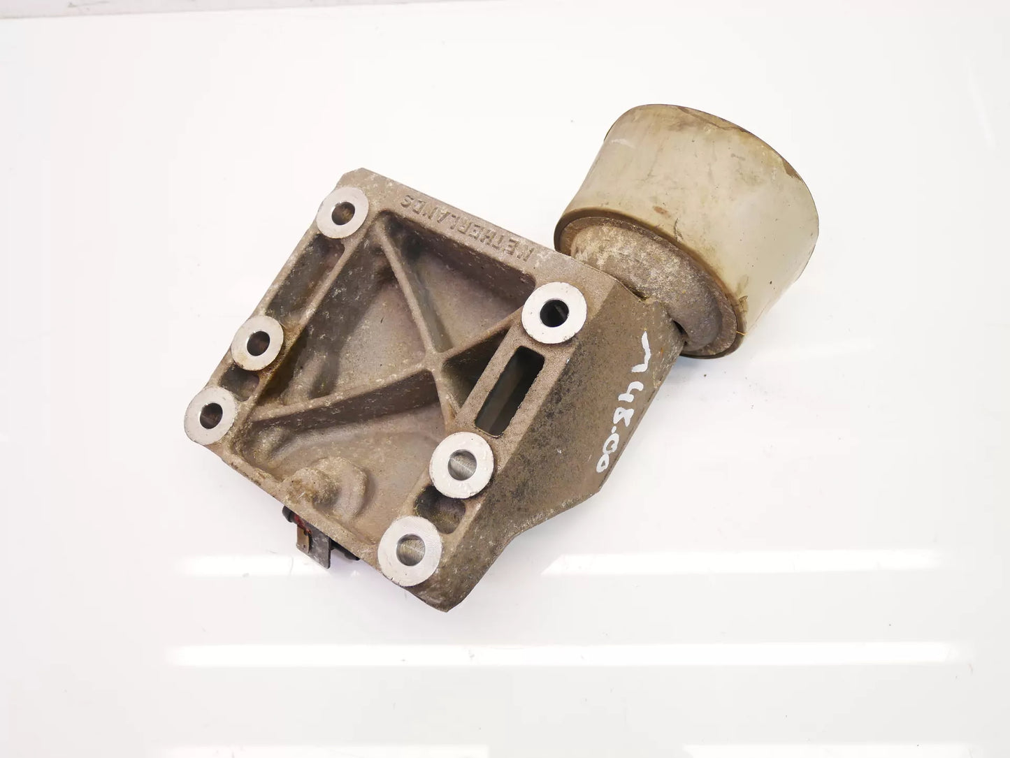 Soporte Porsche 4,5 V8 S 48.00 M48.00 M48 9481152012R