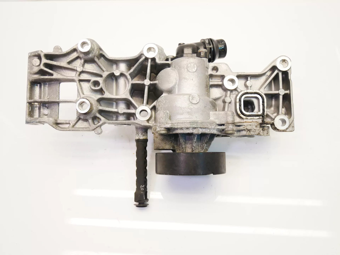 Soporte BMW 1,5 i gasolina 218i B38A15A 8631940
