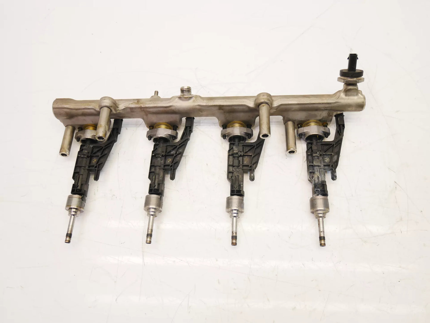 Rampa de inyectores BMW 2,0 gasolina B48B20B B48 14018510 8665633 8656548