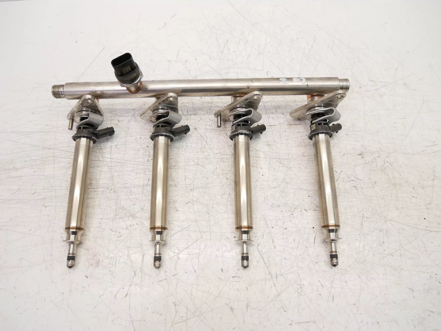 Rampa inyectora Mercedes-Benz Clase E W213 E 63 AMG 4.0 S M177.980 A2700701400