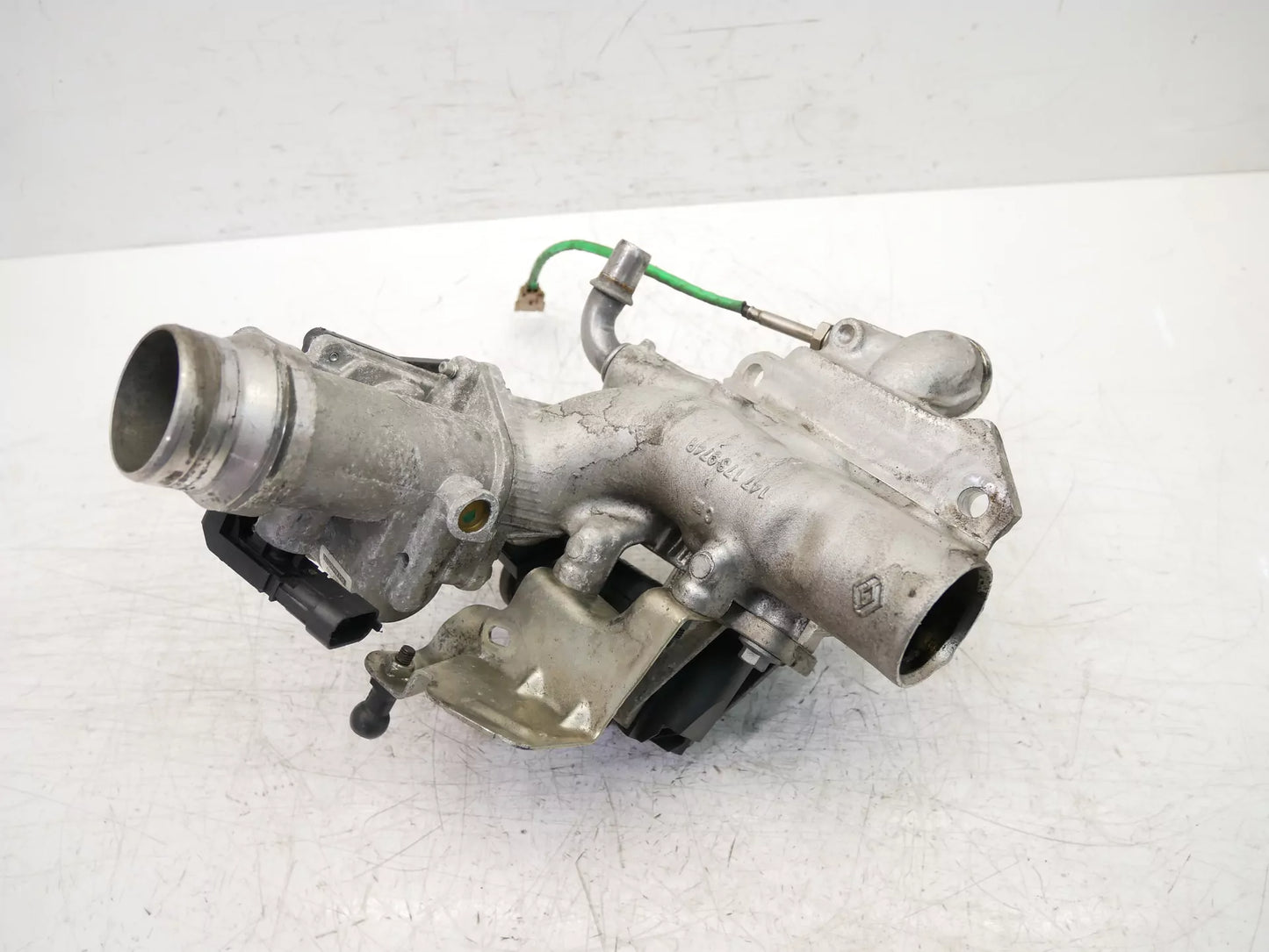 Válvula EGR Mercedes-Benz Clase A 1,5 CDI K9K451 OM607.951 147173974R 161A09287R