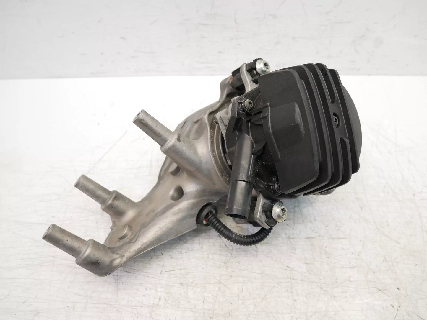 Bomba de aire secundario Porsche 4,5 V8 M48.50 48.50 7L5959253A