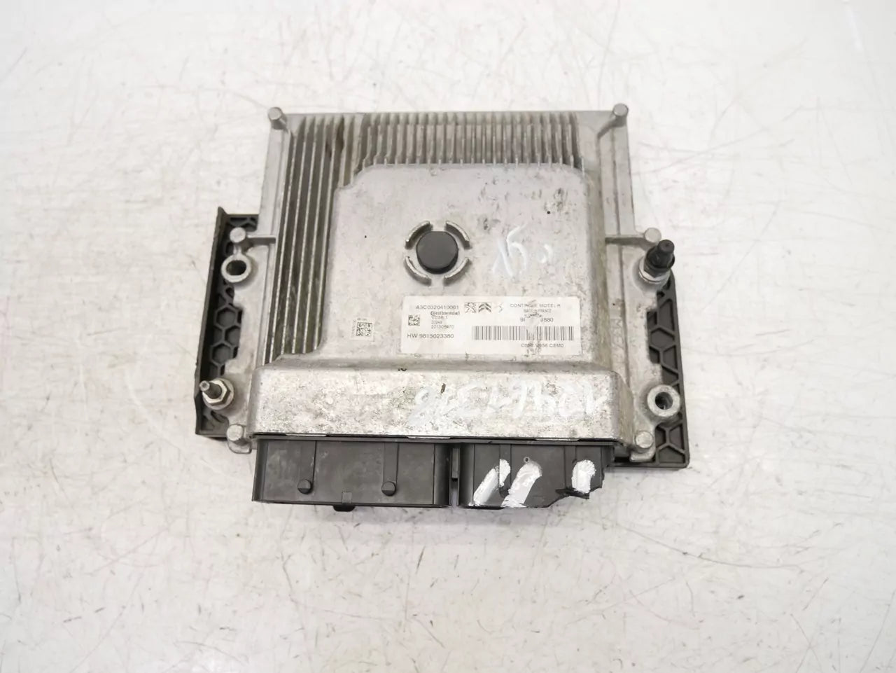 Unidad de control Opel 1,2 68 gasolina F12XHL EB2ADTD HN05 9815023380