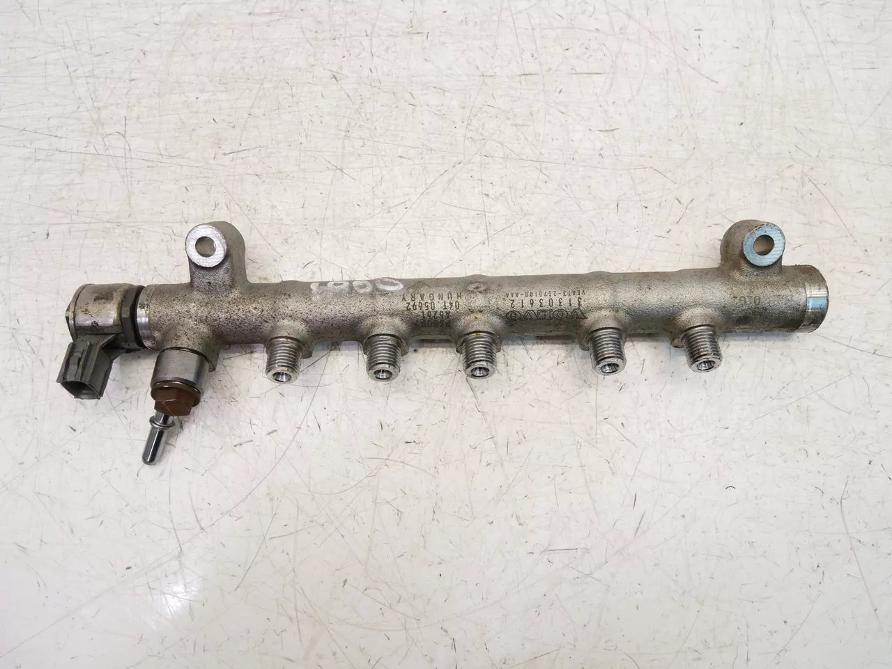 Rampa inyectora Volvo 2,0 D2 D4204T8 31303612