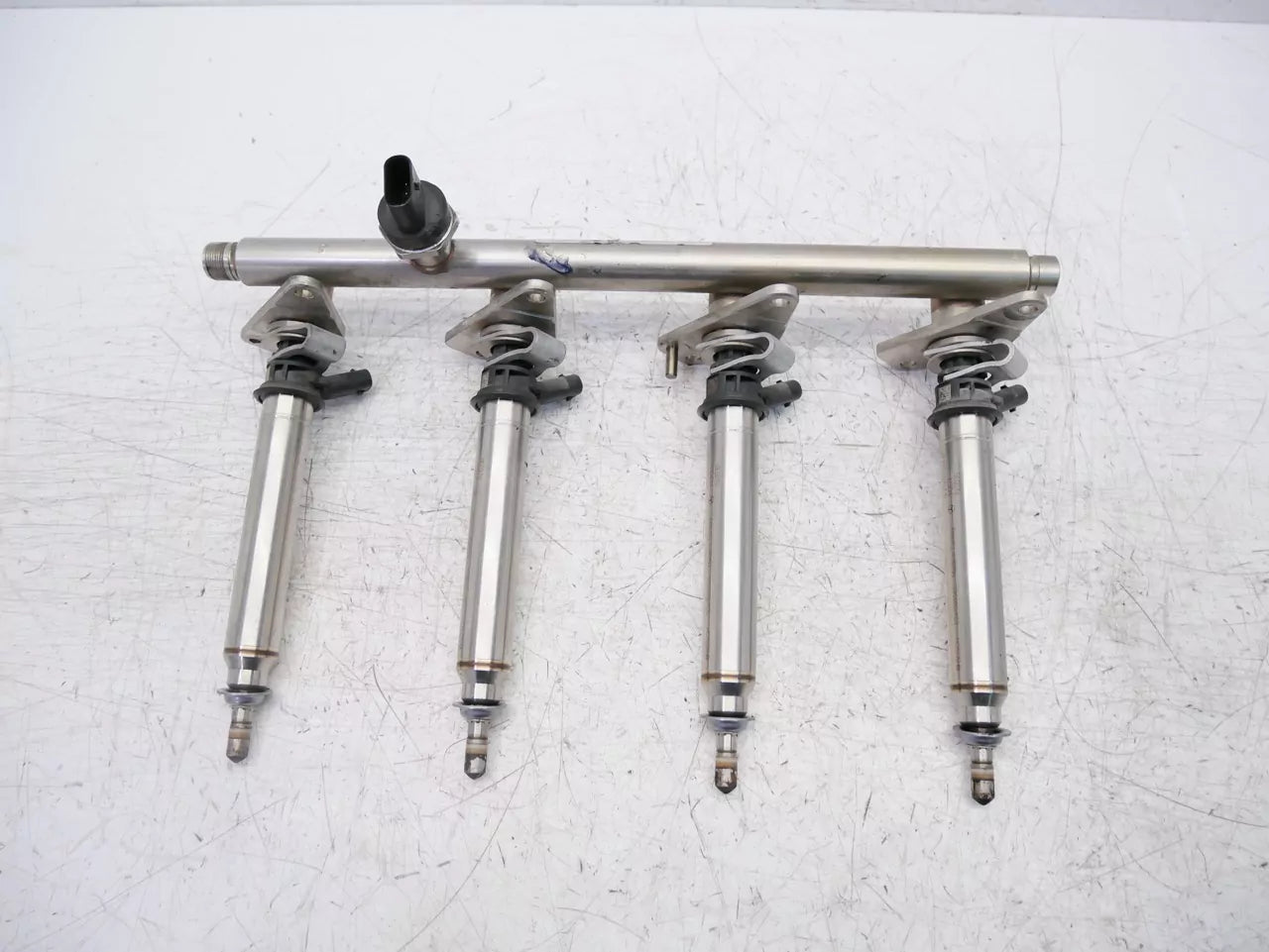 Rampa de inyectores Mercedes-Benz 4,0 gasolina V8 M178.980 178.980 A2700701595 A2780780645