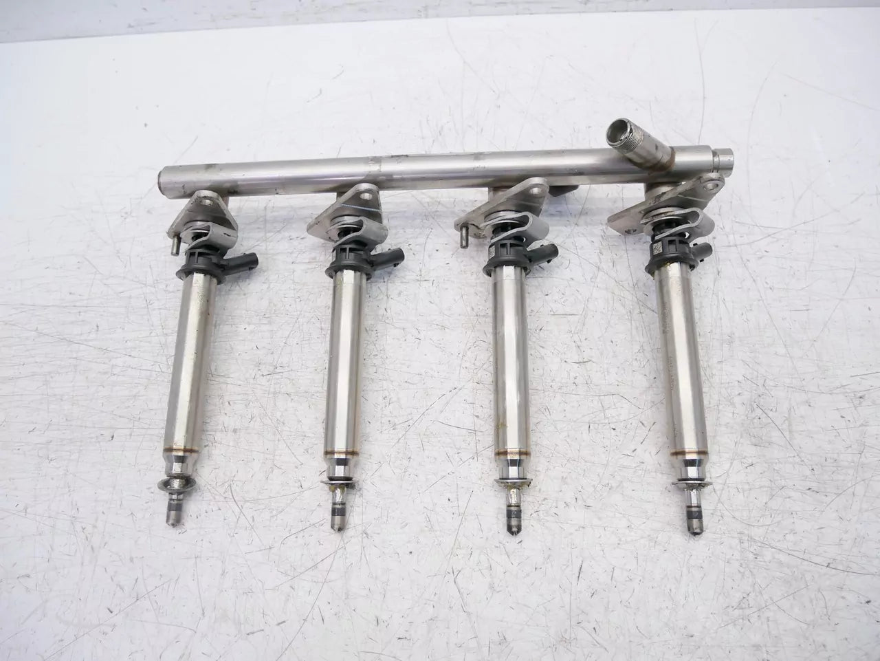 Rampa de inyectores Mercedes-Benz 4,0 gasolina V8 M178.980 178.980 A2740700995 A2740780445