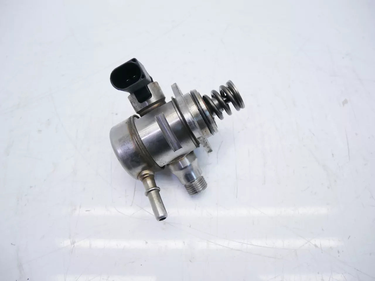 Bomba de combustible Audi 1,5 TFSI DADA 05E127027D