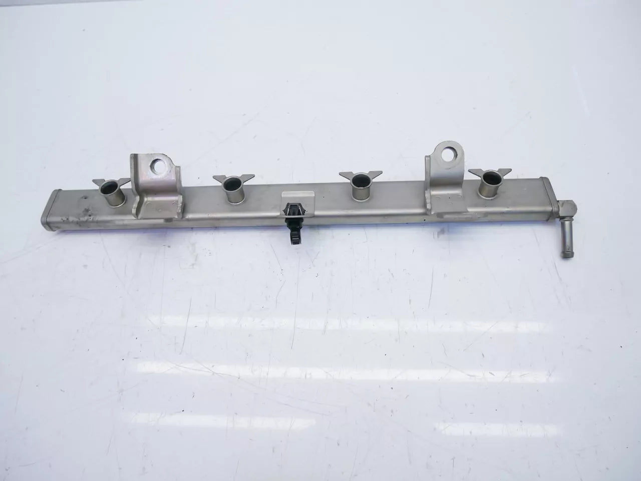 Rampa de inyectores Suzuki 1,6 gasolina M16A 2130U