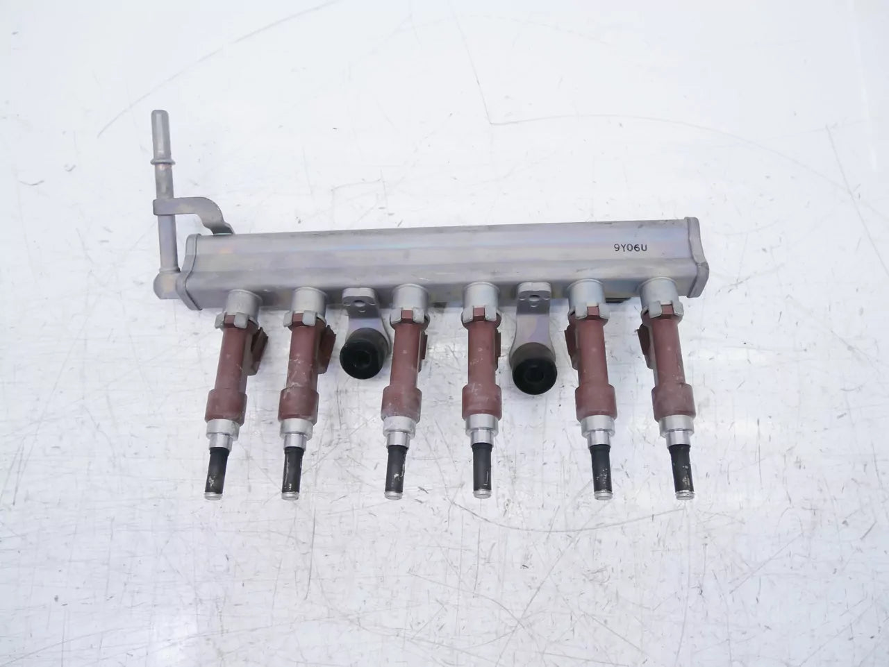 Rampa de inyectores Toyota 1,0 VVTI 1KR-FE 23250-0Q040