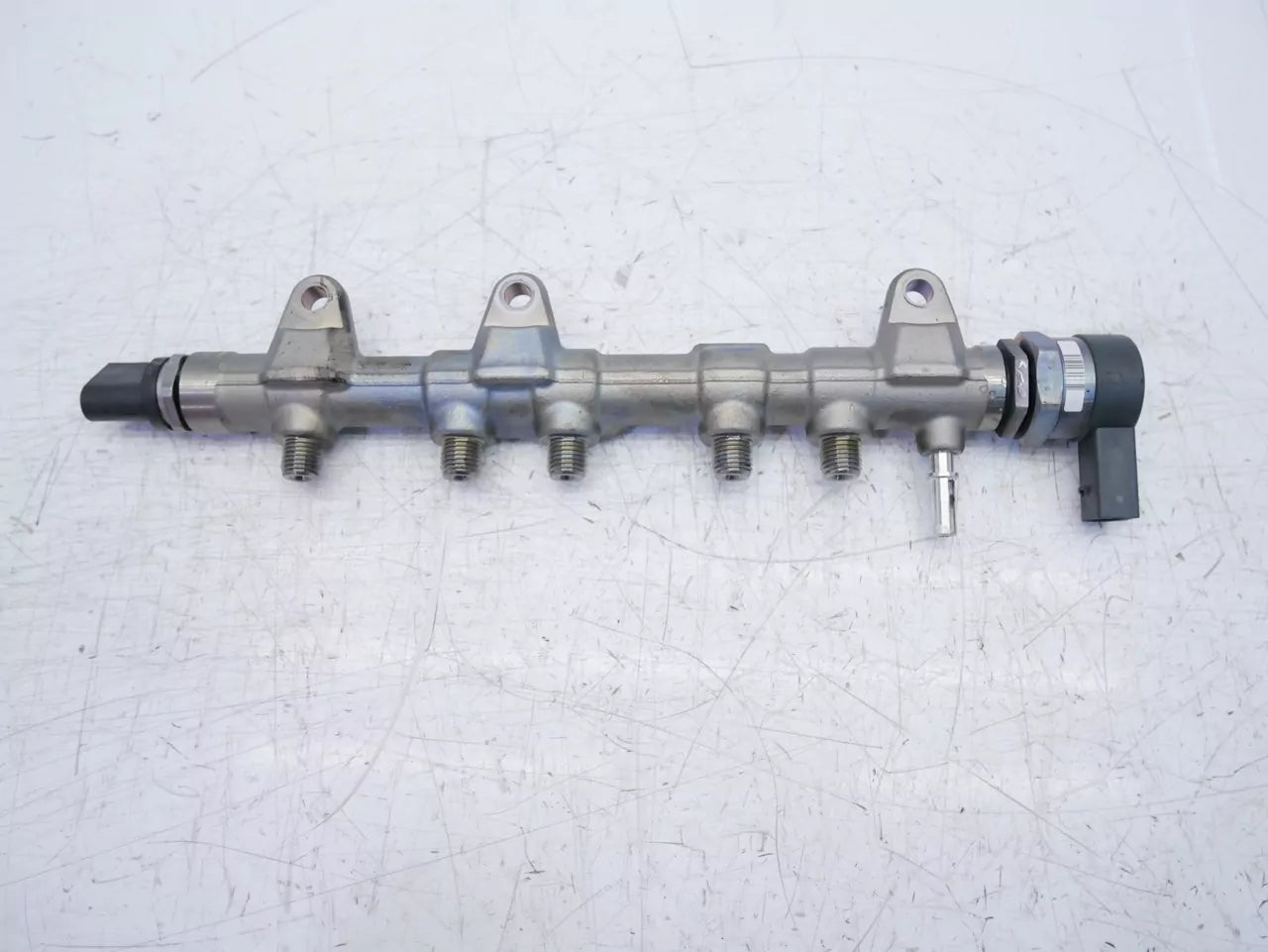 Rampa inyectora BMW 2,0 520d 520 d B47D20A B47 0445214315 8514154