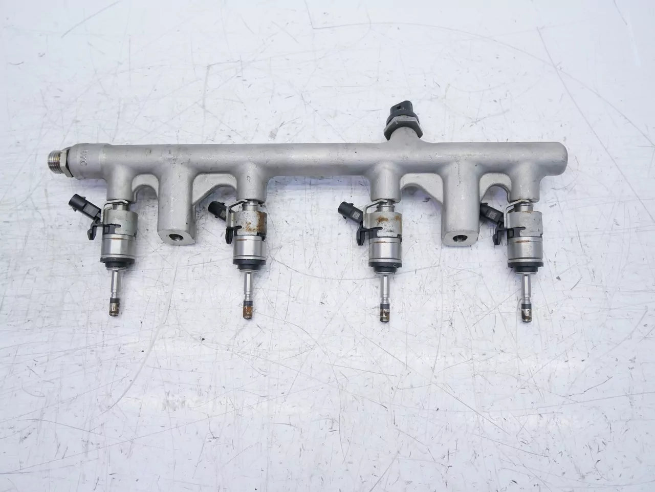 Rampa inyectora Volkswagen Audi Cupra Golf Leon 2.0 TSI DNF 06Q133317B 06Q906036A