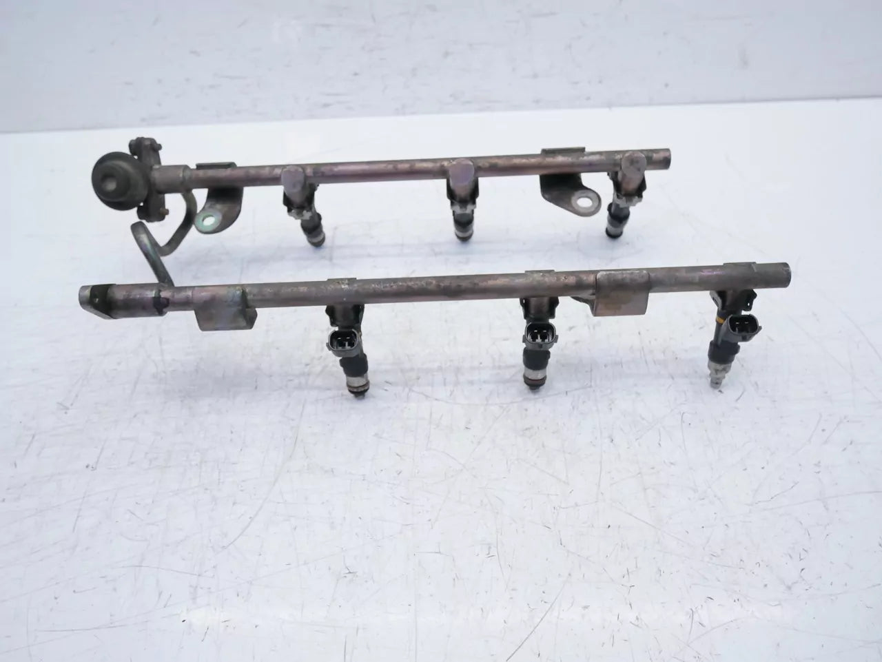 Rampa de inyectores Infiniti Nissan 3,5 V6 VQ35DE 17521-8J101