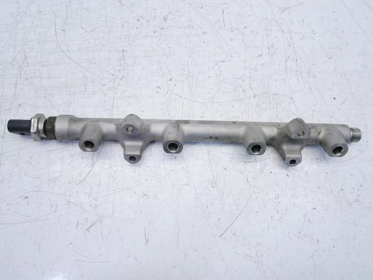 Rampa de inyectores Seat Audi Volkswagen 1,5 TFSI DADA 05E133320