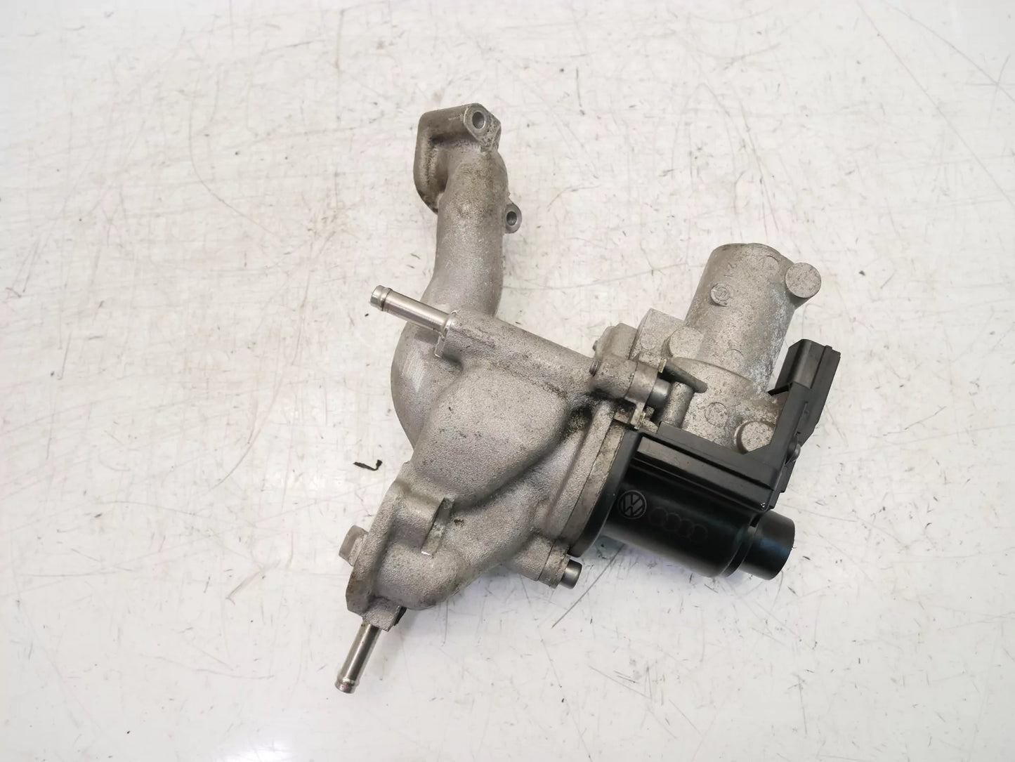 Válvula EGR Audi 4,2 TDI Quattro V8 BTR 057131223D