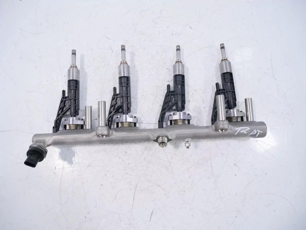 Riel inyector con toberas BMW F32 F33 2.0 420 425 i B48B20A B48B 8694198