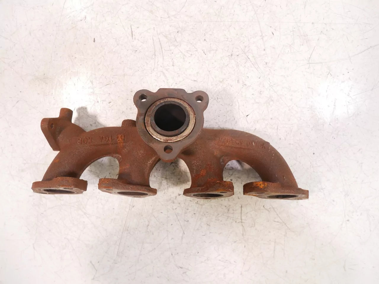 Colector de escape Volvo 2,0 D2 Diesel D4204T8 31380132