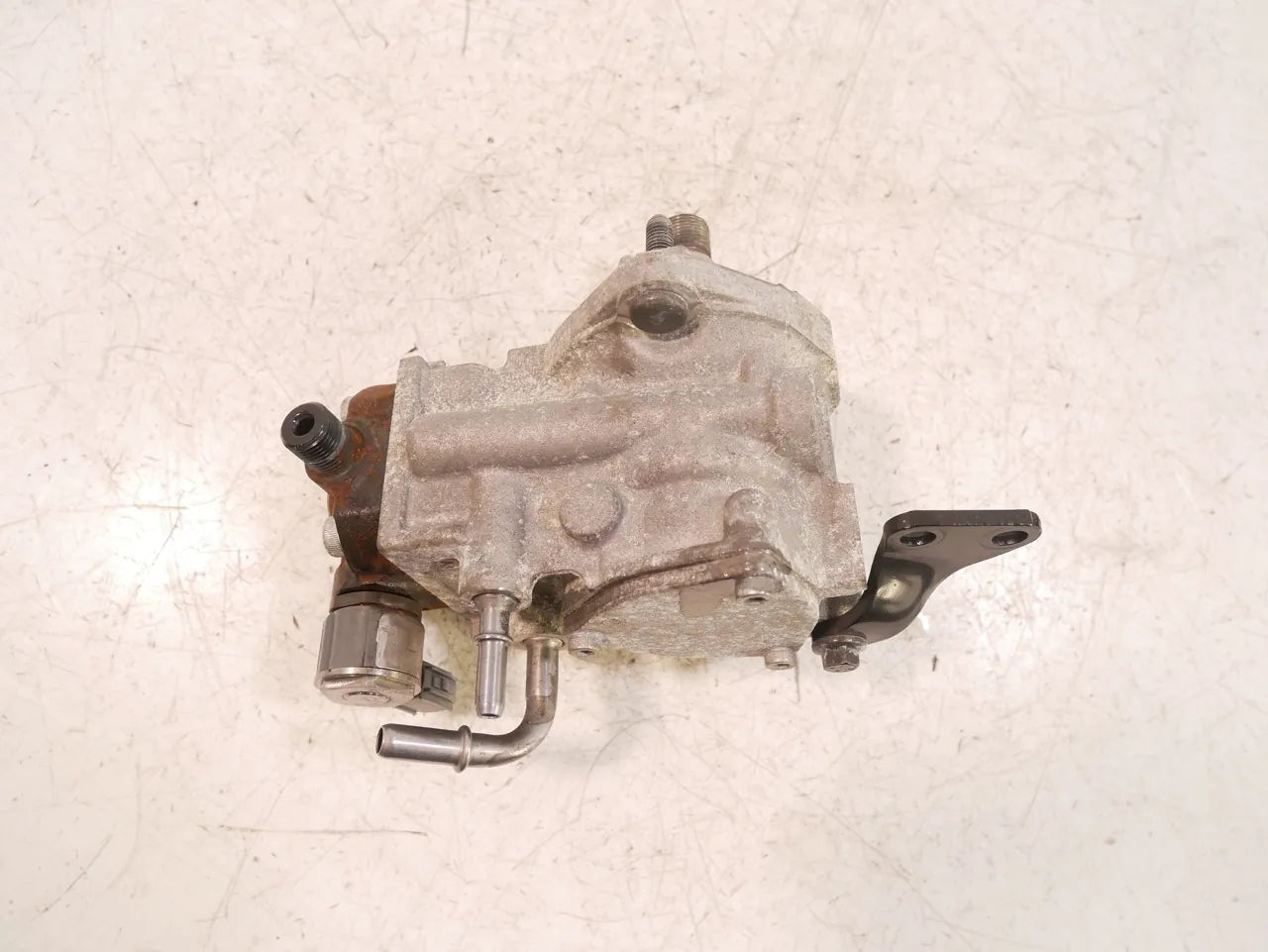 Bomba de alta presión Volvo V40 MK3 525 526 2.0 D2 Diesel D4204T8 31432135